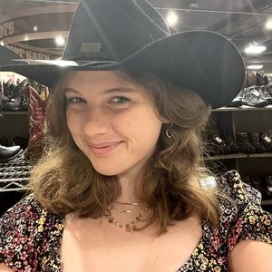 Meet your Posher, Mikayla